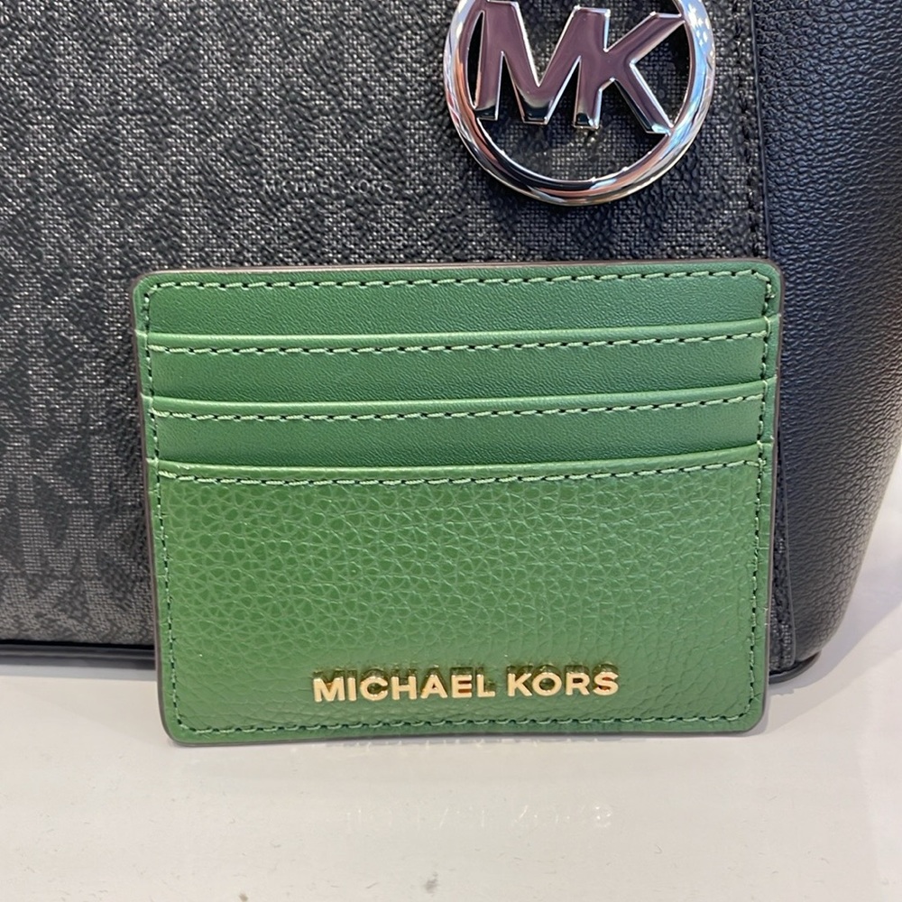 MICHAEL KORS
Large Pebbled Leather Card Holder Case
Fern Green 
NWT - Picture 14 of 16